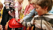 Kauno &bdquo;Kūlverstuko&ldquo; lop&scaron;elio-darželio auklėtiniai sune&scaron;ė daugiau nei 70 kg baterijų, kurios buvo renkamos į specialią dėžę.