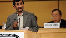 Mahmoudo Ahmadinejado kalba Ženevoje pakėlė ant kojų de&scaron;imtis kovos su rasizmu konferencijos dalyvių.