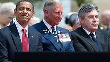 Barackas Obama, princas Čarlzas ir Gordonas Brownas Normandijoje
