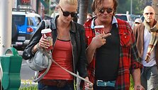 Mickey Rourke'as su savo naująja drauge