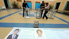 Rinkimų apylinkės pasirengė priimti milijonus balso teisę turinčių Ukrainos piliečių.