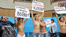 &bdquo;Femen&ldquo; aktyvistės rinkimų apylinkėje