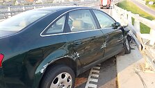 &Scaron;e&scaron;tadienio vakarą Klaipėdos Jakų žiede avariją patyrė i&scaron; Palangos Vilniaus kryptimi važiavęs automobilis &bdquo;Audi A6&ldquo;.