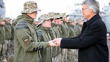 Į tarptautinę operaciją &bdquo;Atalanta&ldquo; i&scaron;lydėta nauja Lietuvos karių pamaina