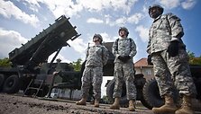 Pirmosios &bdquo;Patriot&ldquo; raketos jau pasiekė Lenkiją.