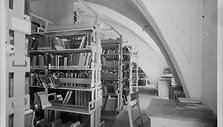 1944 metų nuotraukoje matyti lentynos su knygomis Austrijos nacionalinėje bibliotekoje, kurias i&scaron; žydų konfiskavo naciai.