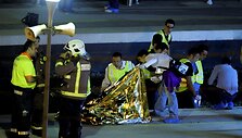 Gelbėtojai dirba tragedijos vietoje.