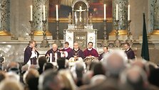 Bažnyčios hierarchų sprendimas nepriimti Algirdo Brazausko karsto į Arkikatedrą nustebino daugelį.