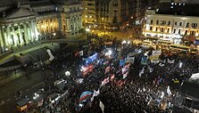 Prie Argentinos parlamento buvo susirinkusi milžini&scaron;ka homoseksualių santuokų rėmėjų minia.