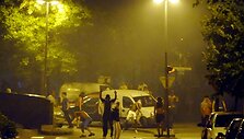 Po policininko &scaron;ūvio Grenoblyje prasidėjo riau&scaron;ės.