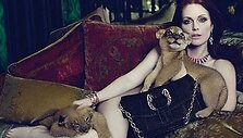 &Scaron;i reklama su Julianne Moore pasirodė esanti netinkama Venecijai.