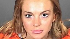 Lindsay Lohan kalinės rūbais