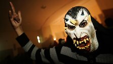 Žmogus su kauke