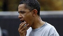 Barackas Obama krep&scaron;inio aik&scaron;telę paliko prakirsta lūpa.