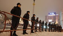 Ukrainos milicija i&scaron;vaikė protestuotojus i&scaron; Nepriklausomybės aik&scaron;tės Kijeve.