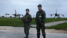 Maltos kariai prie dviejų Libijos naikintuvų, kurių pilotai atsisakė &scaron;audyti į savo &scaron;alies piliečius ir dezertyravo į &scaron;ią Viduržemio jūros valstybę.