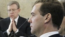 Dmitrijus Medvedevas privertė Aleksejų Kudriną (kairėje) pasitraukti i&scaron; vyriausybės.