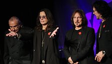 &bdquo;Black Sabbath&ldquo; nariai (i&scaron; kairės): Billas Wardas, Ozzy Osbourne'as, Geezeris Butleris ir Tony Iommi