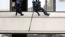 Prancūzijos specialiųjų policijos pajėgų pareigūnai
