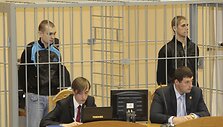 Teismo narve &ndash; teisiamieji Dmitrijus Konovalovas (kairėje) ir Vladislavas Kovaliovas