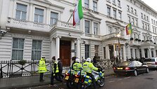Londono policija prie Irano ambasados