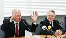 Sostinės meras J.Imbrasas (kairėje) ir gamtininkas profesorius J.Kazlauskas tikino, jog laivyba Neryje labai reikalinga.