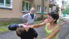 Plungi&scaron;kė mu&scaron;a vaiką