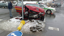 Avarija Vilniuje. Sudaužytas taksi automobilis
