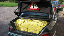 Kontrabandinės cigaretės lenko automobilyje