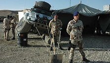 Islandijos kariai ir jų visureigis Lietuvos karių stovykloje Čagčarane