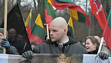 Prie&scaron; eiseną