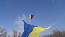 Lietuvos ir Ukrainos vėliavos keliamos vir&scaron; Kijevo