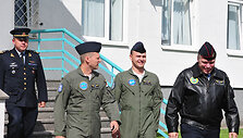 Majoras Marius Matulaitis (centre i&scaron; kairės ir vyr. leitenantas Povilas Stučka
