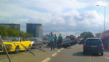 Ukmergės g. apvirtęs automobilis