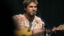 Įvairių bardų renginių organizatorius ir dalyvis J.Baltokas į Kauną atveža pirmo savo albumo dainas. 