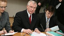 Senato posėdyje 2009 metų universiteto biudžetą pristatęs VDU rektorius neslėpė, kad teks taupyti.