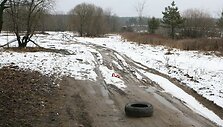 Pažliugęs ir ma&scaron;inų i&scaron;važinėtas parkas su dviračių taku erzina Žirmūnų gyventojus.
