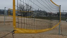 Tinklinio aik&scaron;tynas prie Baltojo tilto &scaron;iemet vasaros sezoną turėtų pasitikti nauja danga ir tribūnomis.