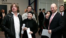 Pagimdžiusi kūdikį, moteris trok&scaron;ta netrukus pasirodyti scenoje.