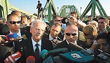 Prezidentui L.Solyomui nebuvo leista pereiti tilto, skiriančio Vengriją nuo Slovakijos.
