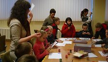 Studentų iniciatyva &ndash; socialiai remtinų vaikų meninės rai&scaron;kos ugdymas.