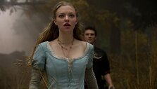 Mistinio trilerio &bdquo;Raudonkepuraitė&ldquo; žvaigždė Amanda Seyfried vaikystėje bijojo pasakų.