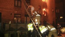 Ugniagesiai kovojo su ugnimi Oslo daugiabutyje.
