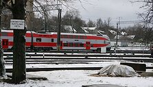 Moderniame dviauk&scaron;čiame traukinyje įrengta daugiau kaip 300 sėdimų vietų, i&scaron; kurių de&scaron;imtadalis yra pirmos klasės. 
