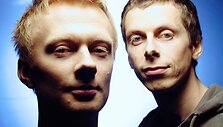Tikras muzikos mylėtojas DJ E dar praėjusiame de&scaron;imtmetyje i&scaron;  Niujorko, San Francisko ir Londono į Turkiją atvežė daug muzikos madų. 