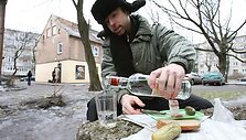 Policijos pareigūnai neabejoja, jog, uždraudus prekybą alkoholiu nuo 22 val., suklestės įvairių naminių &bdquo;pilstukų&ldquo; paklausa. 