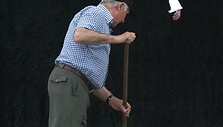 Kauno vadovai ir valdininkai baiminasi, kad nuo balandžio kiemsargiams nebeprižiūrint teritorijų prie daugiabučių namų miestas ims skendėti &scaron;iuk&scaron;lėse.