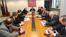 V.Navickas savivaldybės įmonių vadovams davė savaitę parengti planams, kaip sutaupyti. To nepadarius esą bus &bdquo;siunčiamas desantas&ldquo; &ndash; auditorių ir įvairių komisijų pajėgos.
