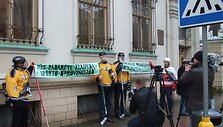Ledo ritulio mėgėjams sukilus dėl ledo arenos privatizavimo, miesto valdžia laikinai atidėjo sprendimą dėl &scaron;io objekto.