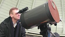 Dangaus mylėtojus astronomų klubas Katedros aik&scaron;tėje supažindins su teleskopais bei leis i&scaron; arčiau pažvelgti į ry&scaron;kesnius dangaus kūnus. 